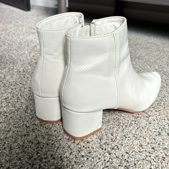 White booties - Picture 2 of 4